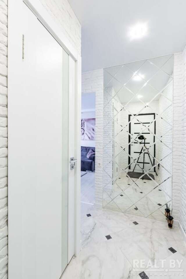 Апартаменты LUX APARTMENT ON BIRUZOVA Минск-4