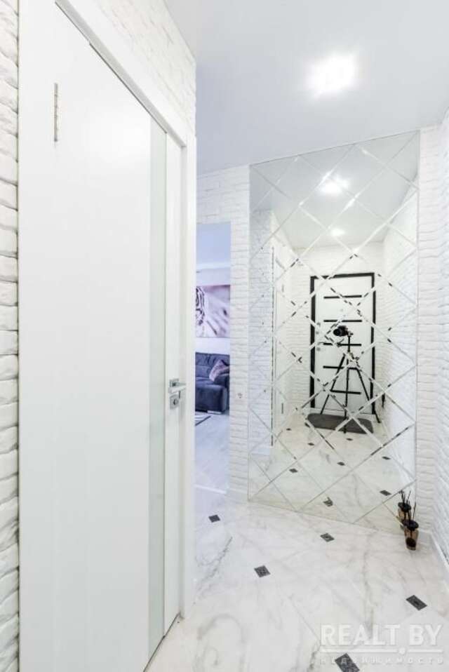 Апартаменты LUX APARTMENT ON BIRUZOVA Минск-51